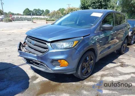 2018 Ford Escape S z USA, uszkodzony, nr VIN 1FMCU0F79JUA90356